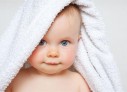 初乳很黄是不是不干净不可以喝？母乳怎么喂养宁波捐卵宝宝？