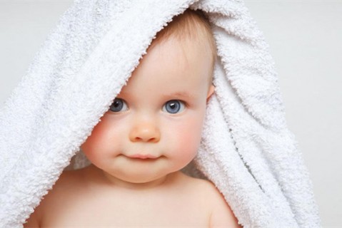 初乳很黄是不是不干净不可以喝？母乳怎么喂养宁波捐卵宝宝？